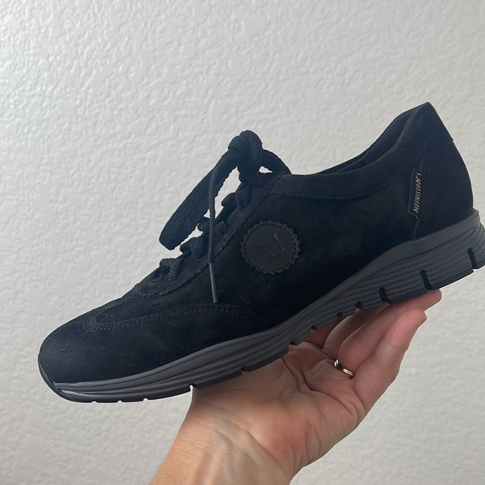 Mephisto Yael in black Velcalf premier Leather suede sneaker Size 8.5